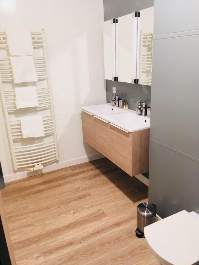 Art Deco 100m2 Flat 2 Min Walking From Train Station In Center, Free Parking And Terrace - 2b Apartment *
